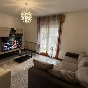  Apartamento Al Piano Terra Vicino All'aeroporto. Italia