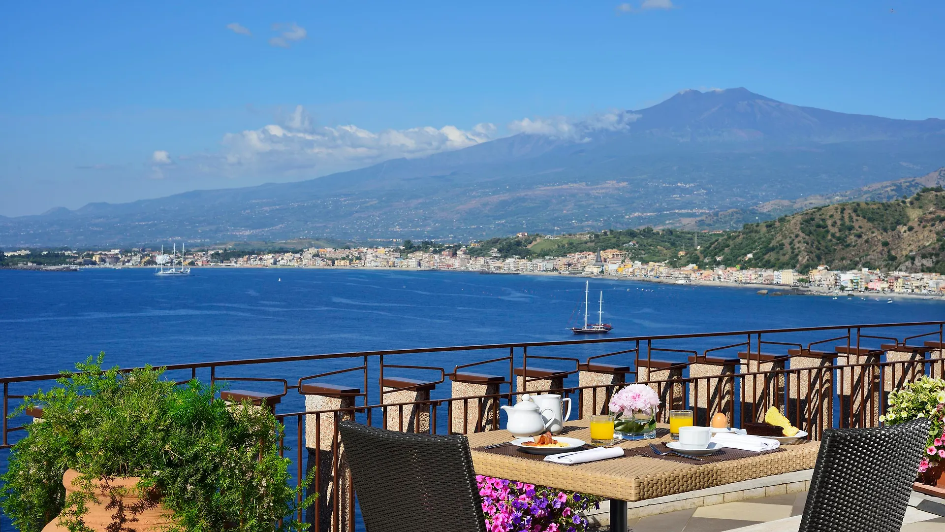 Una Hotels Capotaormina 4*, Taormina Italia
